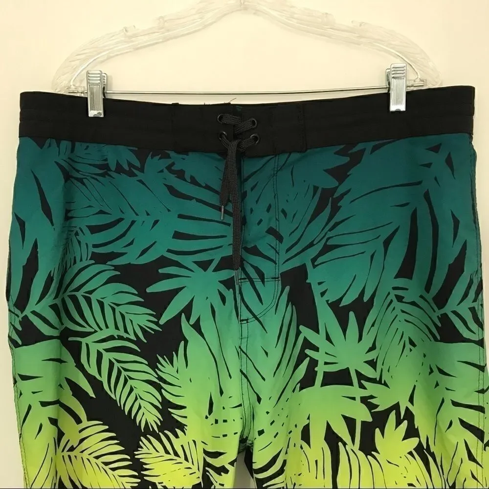 Old Navy California Size 38 Board Shorts! - Picture 8 of 13